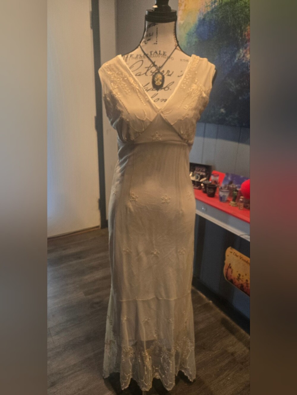 Kiskissay Vintage Women's Lace-Trim Slip Dress in Cream. Rare! Worn Once! Size M